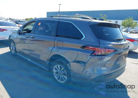 2021 Toyota Sienna Xle z USA, uszkodzony, nr VIN 5TDJRKEC1MS017451